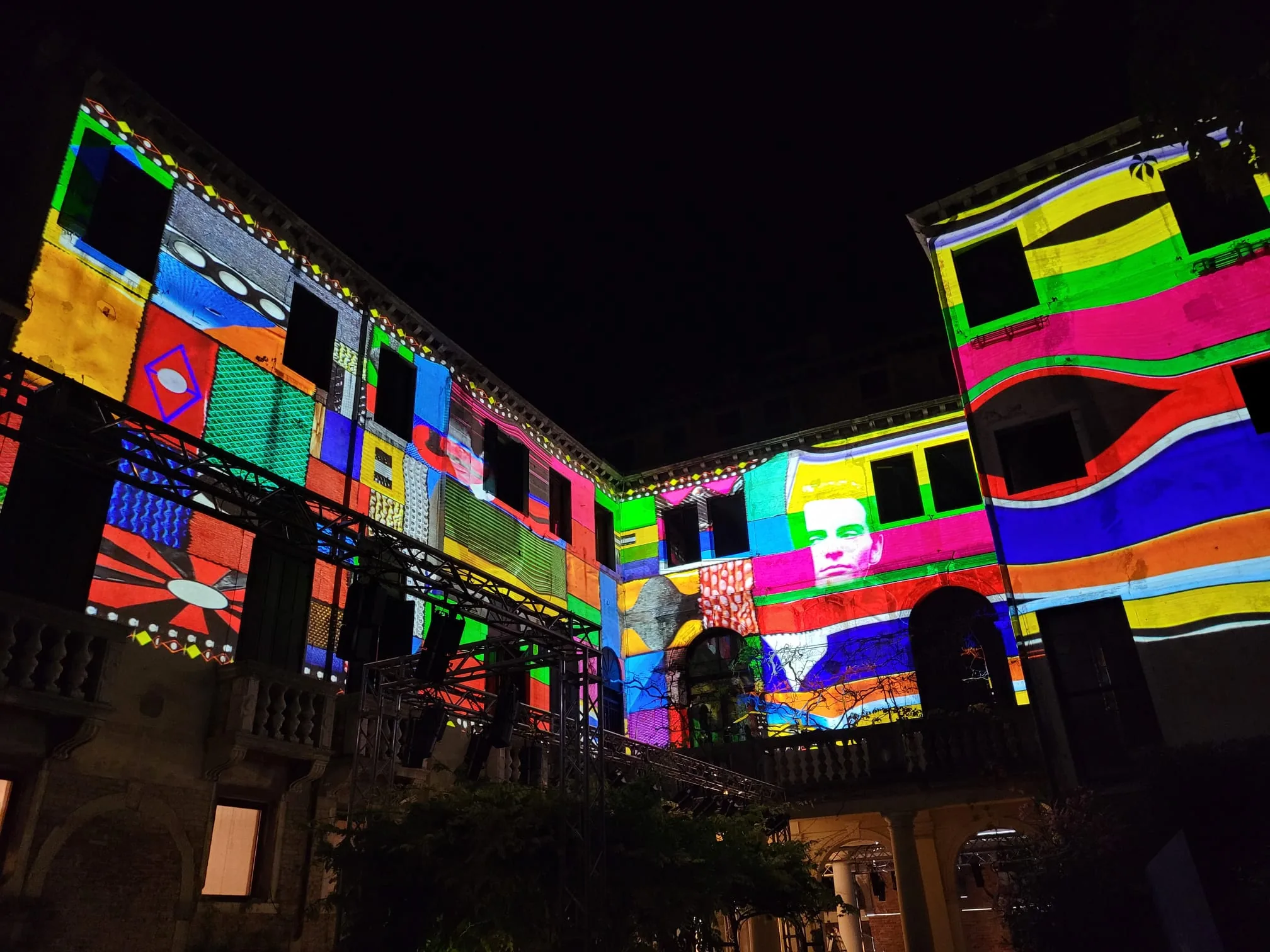 Videomapping installation on architectural surfaces